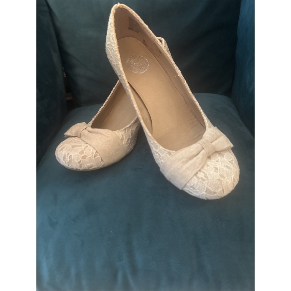 SO Ivory Lace Kitten Heel Women's 8 .5 US BOHO Fancy Bridal